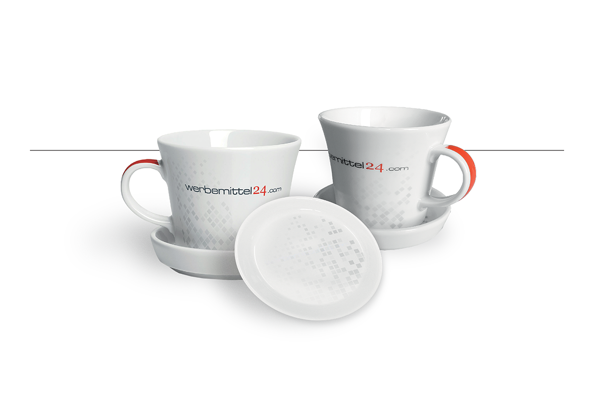 Hochwertiges Tassen- und Untertellerdesign für die Werbemittel24.com GmbH im einheitlichen Corporate Design. Rotes Markenmuster und elegante Details für starke Markenpräsenz im E-Commerce.